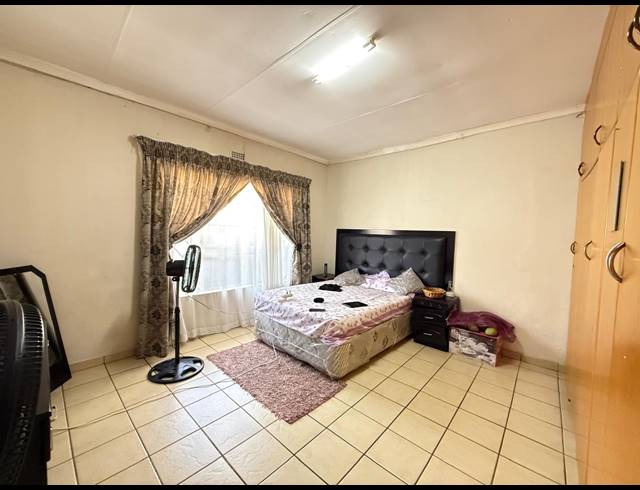6 BEDROOM HOUSE FOR SALE IN LENNOXTON
